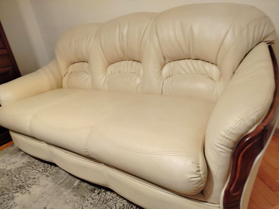 Piękna skórzana kanapa.