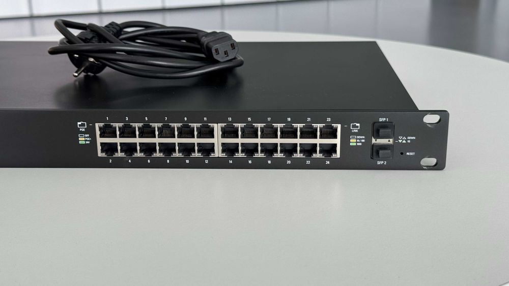 Switch Ubiquiti (ES-24-500W) - 24 portas Gigabit