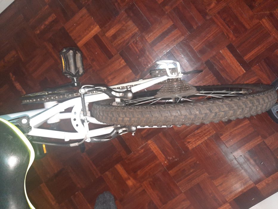 Bicicleta B'TWIN Racing Boy 500 de 20 polegadas