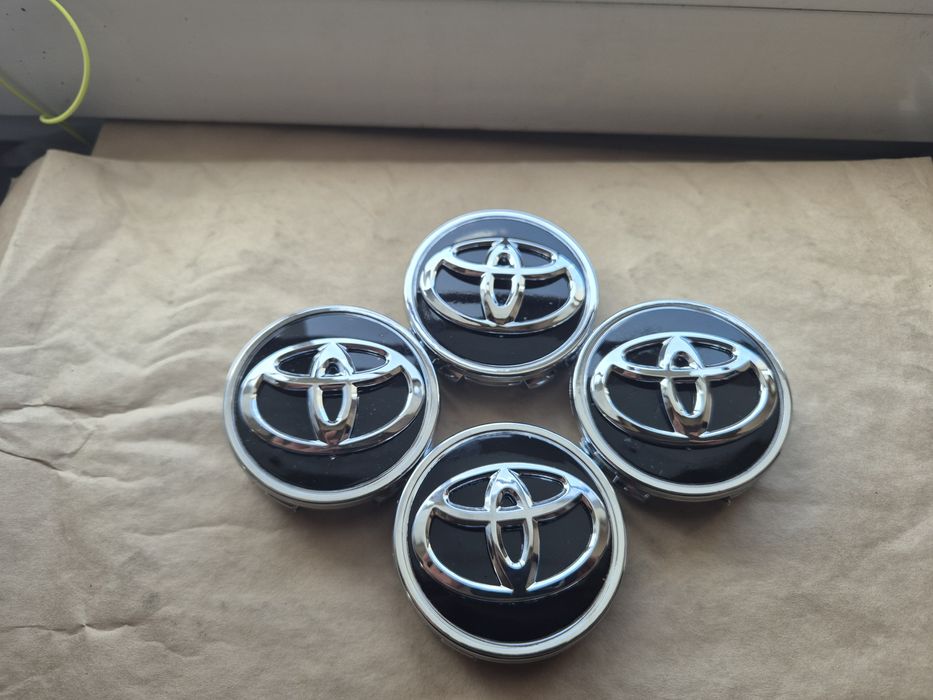 Dekielki Zaślepki kapsle do alu felg do Toyota czarne 61/61mm promocja