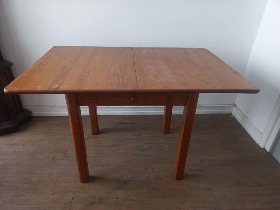Mesa extensível em madeira maciça