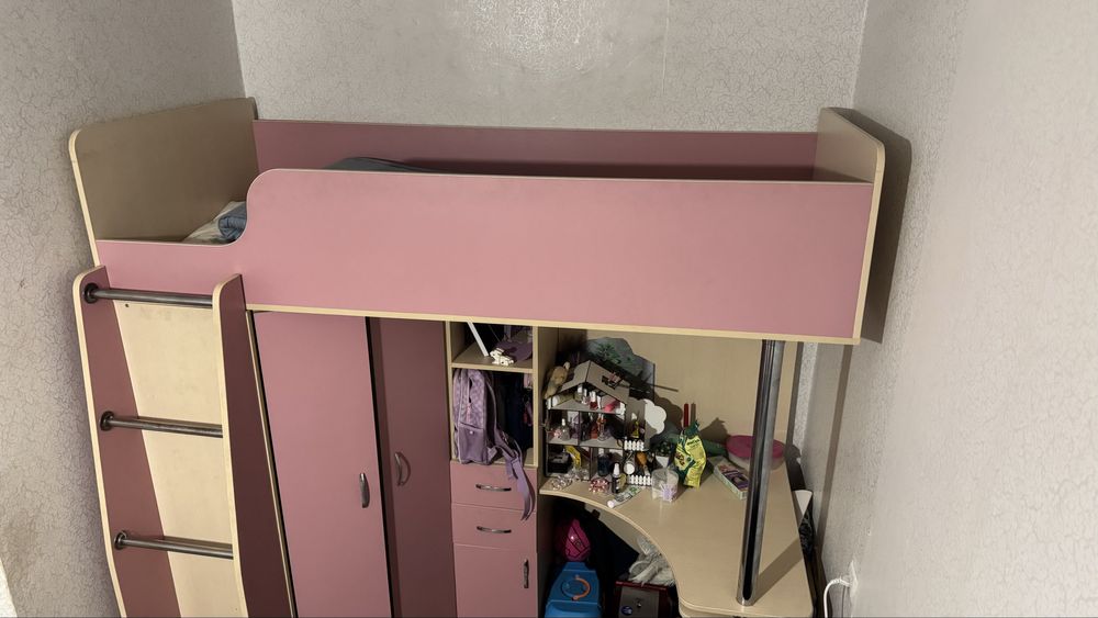 Ліжко з матрасом, стіл, стінка, шафа, ліжко чердак