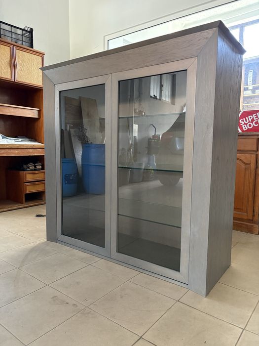 Movel com portas em vidro