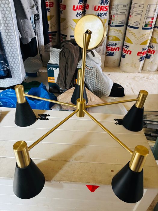 Żyrandol czarno- złoty