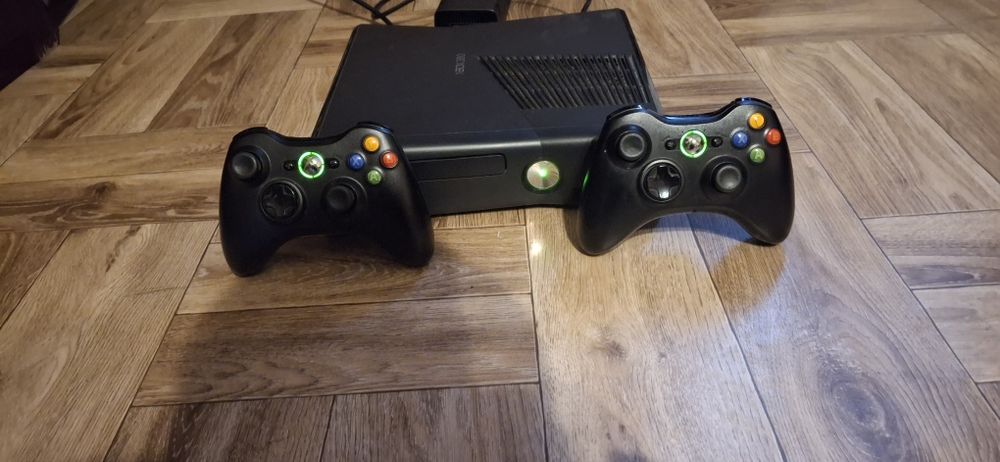 Sprzedam XBOX 360 w stanie sprawnym.