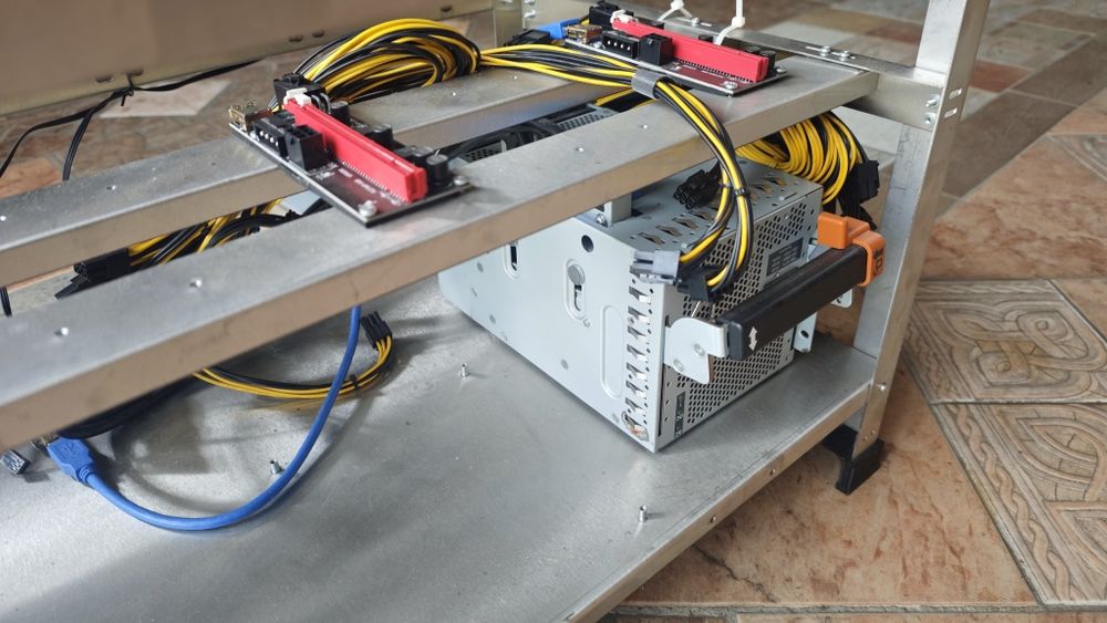 Stelaż koparki kryptowalut plus akcesoria