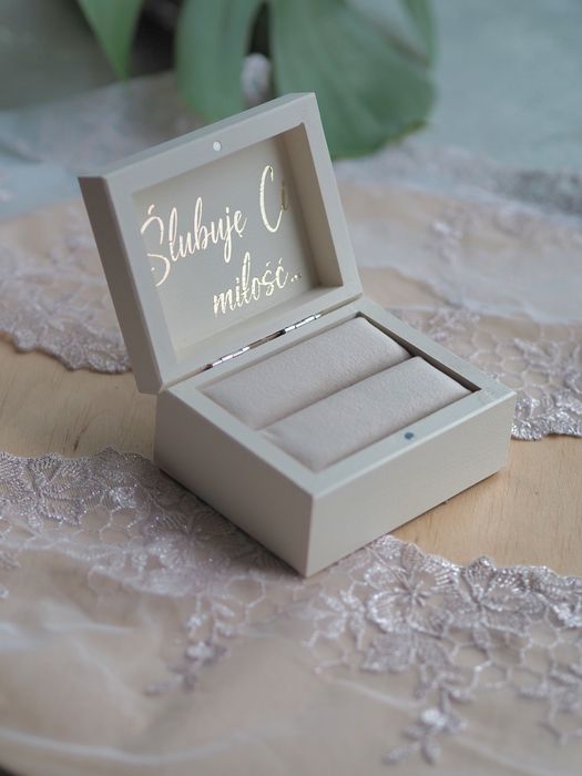 Pudełko na obrączki w kolorze szampańskim Minimalistyczne 

Pudełko