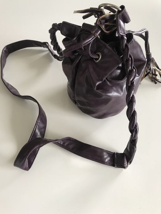 Várias malas, carteiras e porta-moedas