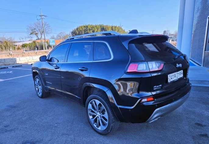 Надійний Дизельний Jeep Cherokee 4x4 Overland