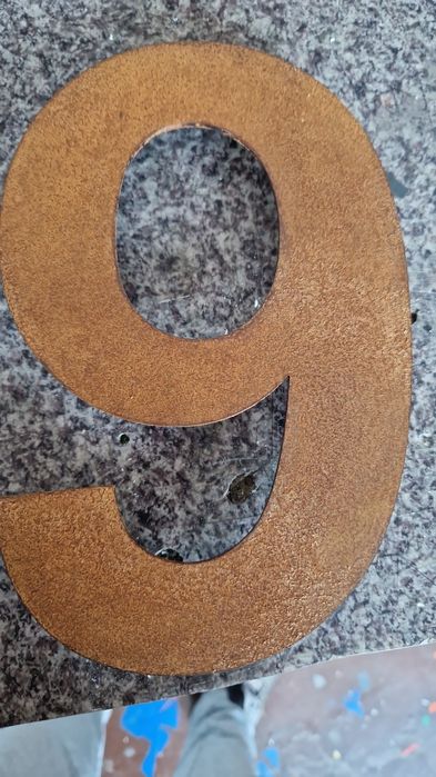 Cyfry z blachy corten