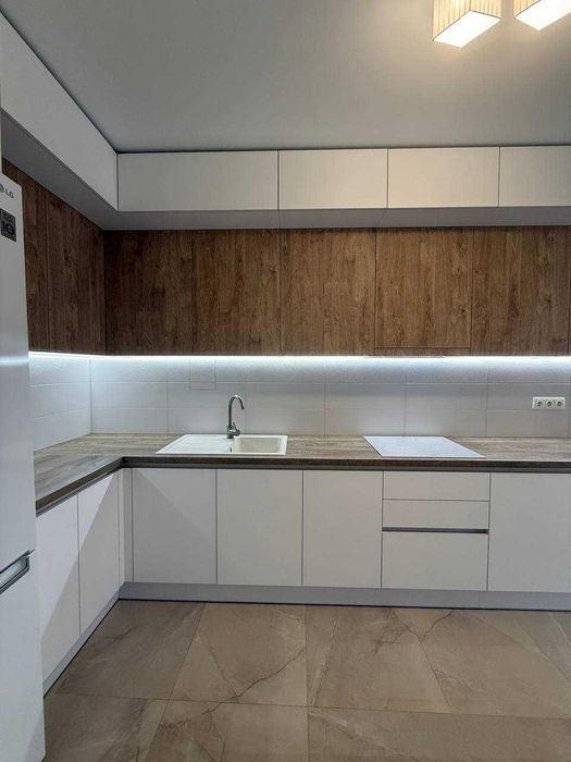 Простора 3-кімнатна квартира в клубному будинку з закритою територією.