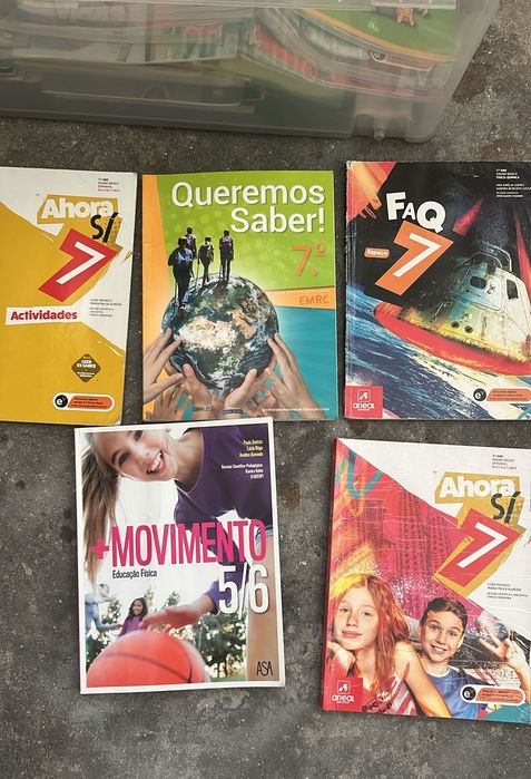 Varios livros escolares