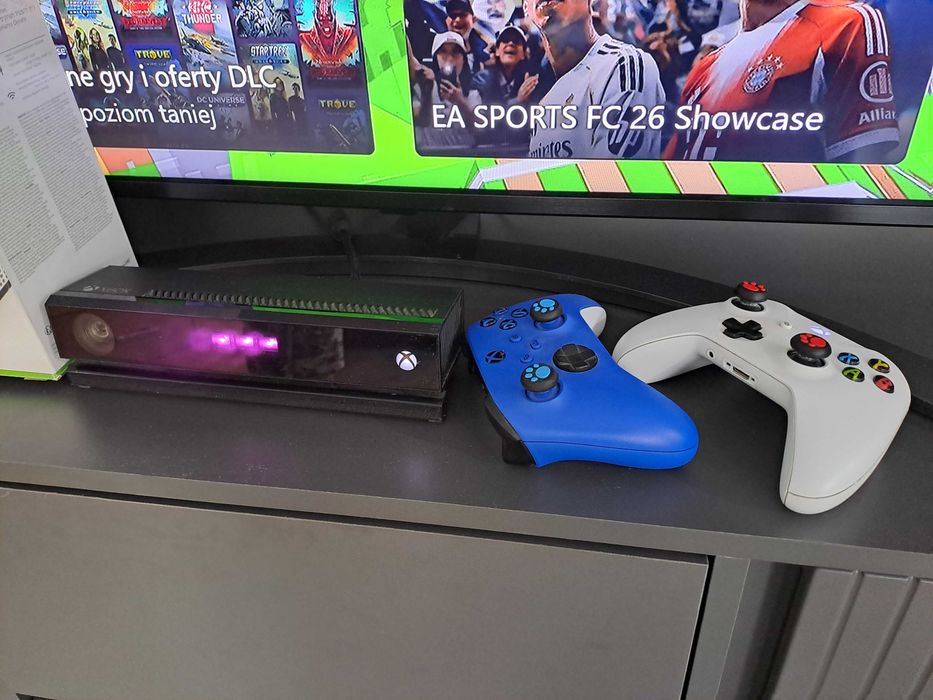 Xbox One S z napędem + kinect+2 pady i gry