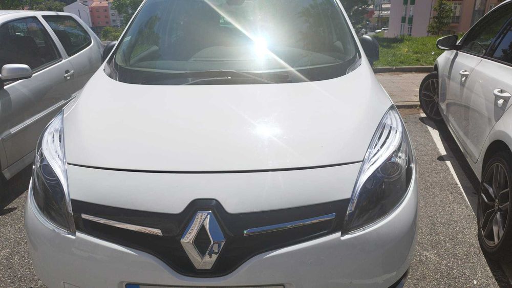 Faróis Dianteiros (Esq./Dir.) Renault Scenic 1.5 dCi Energy Limited
