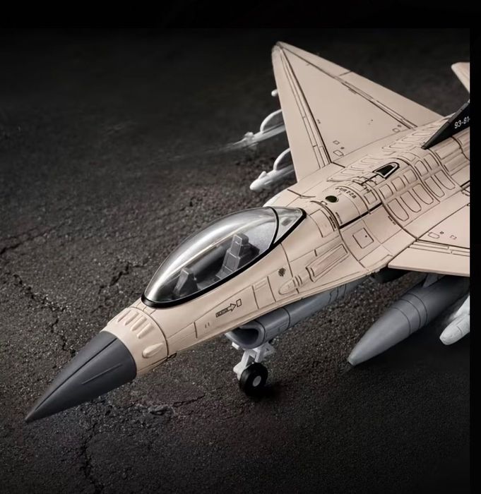 Модель літака винищувача F-16 / маштаб 1:72