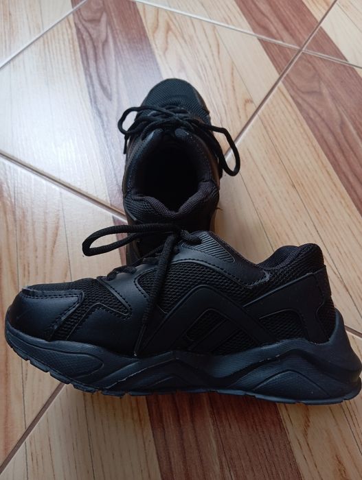 Adidasy czarne 33