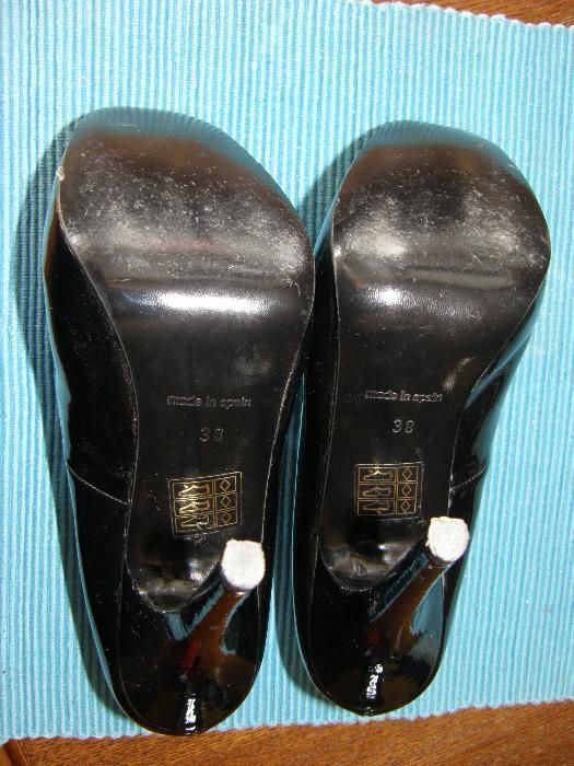 Hiszpanskie buty, czarne szpilki, skora lakierowana, lakierki r 38