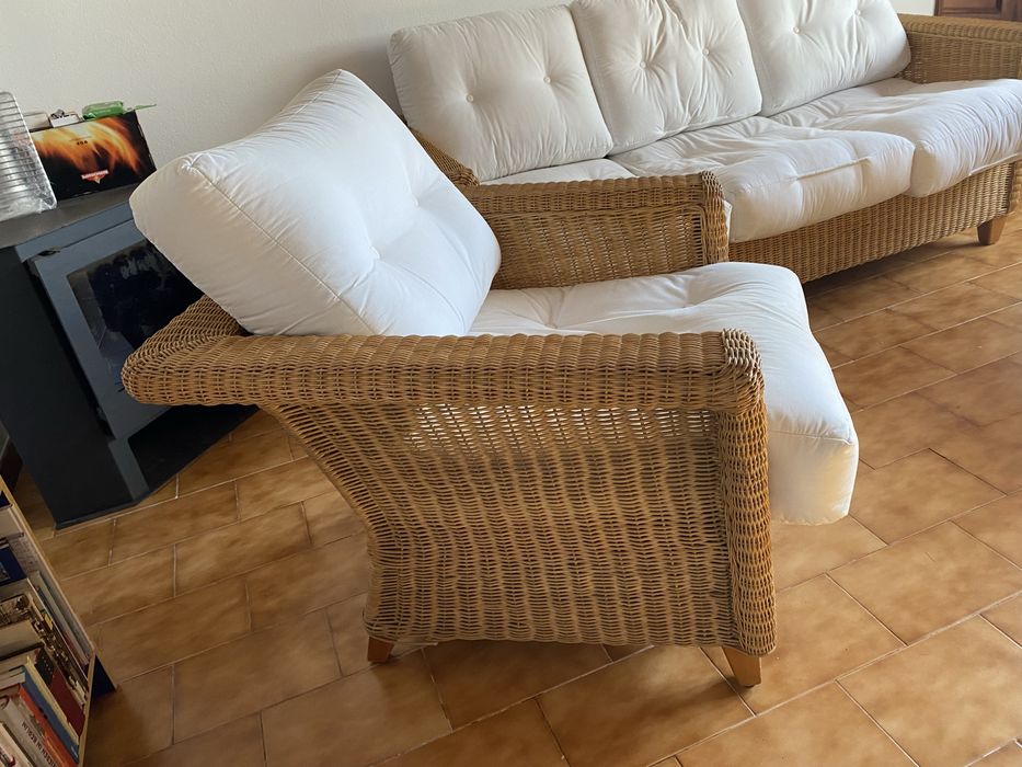 Conjunto de jardim em vime e madeira