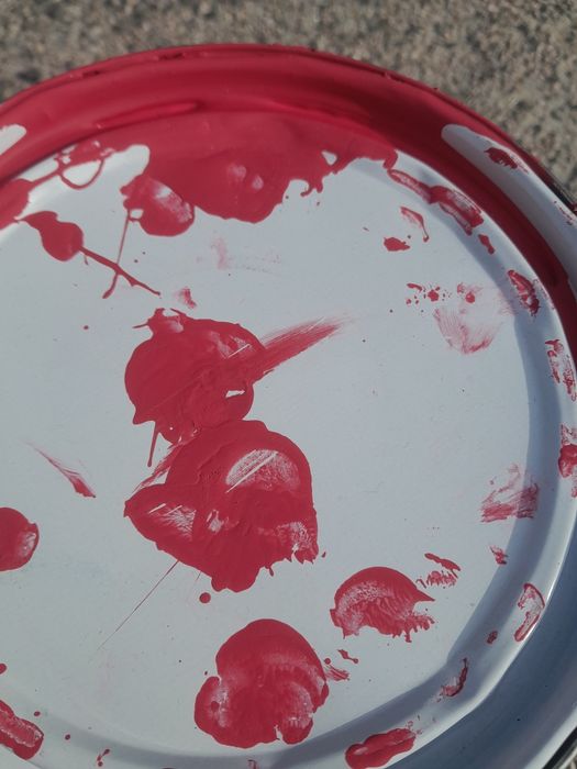Lata de tinta cor de rosa