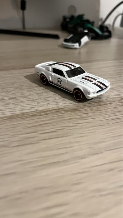 Hot Wheels '67 Shelby GT500 da coleção principal (mainline) de 2025