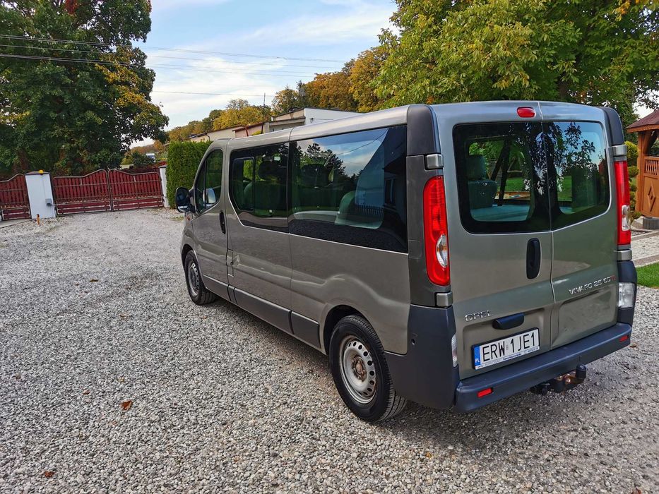 Opel Vivaro 2.5 CDTI 2007r Long 9 osób po Lifcie od osoby prywatnej