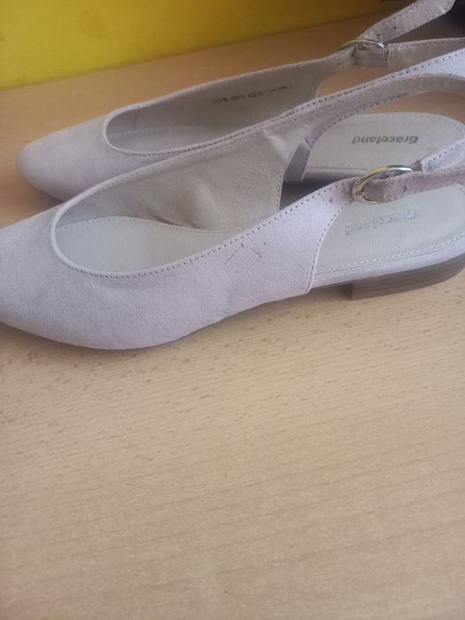 Baleriny zamszowe w stanie bardzo dobrym odbiór osobisty lub wysyłka p