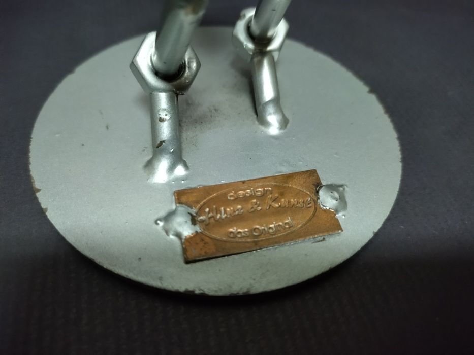 Estatueta feita a mão com oferta