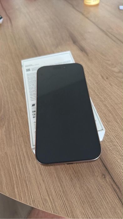 Iphone 16 pro zloty