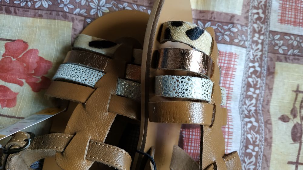 Сандалі дитячі нові