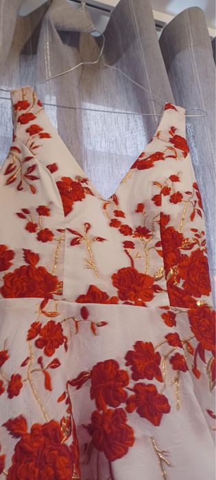 Vestido curto branco e vermelho