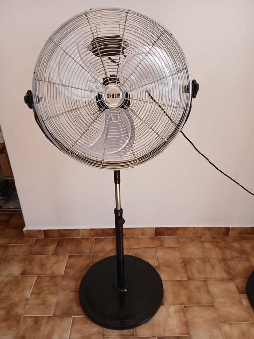 2x Ventoinhas / Standing Fans