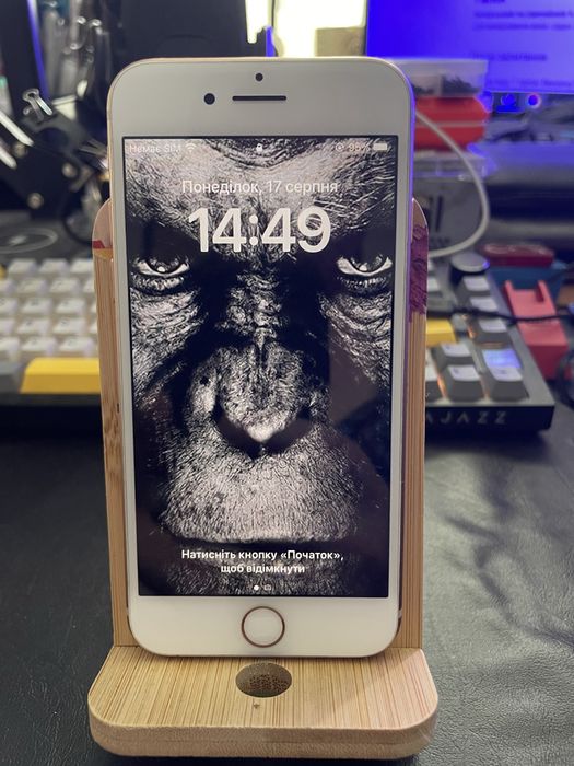 IPhone 8 64 Gb дуже гарний стан! Весь комплект!