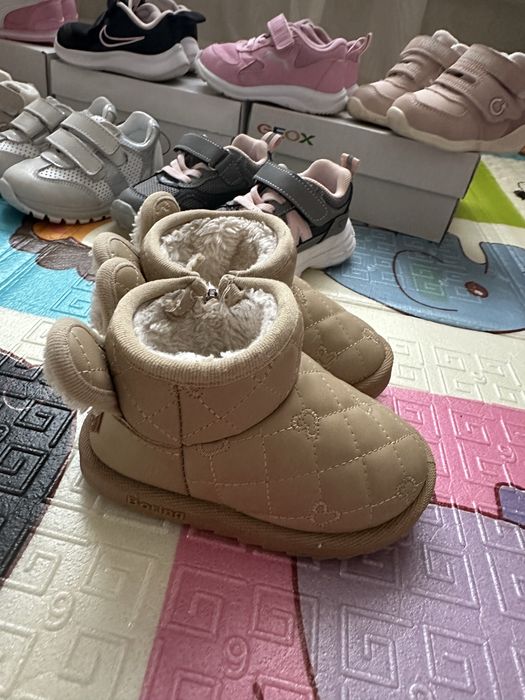 Взуття для дівчинки