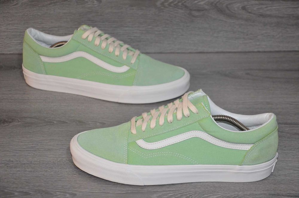 Продам кросівки замша Фірма VANS.