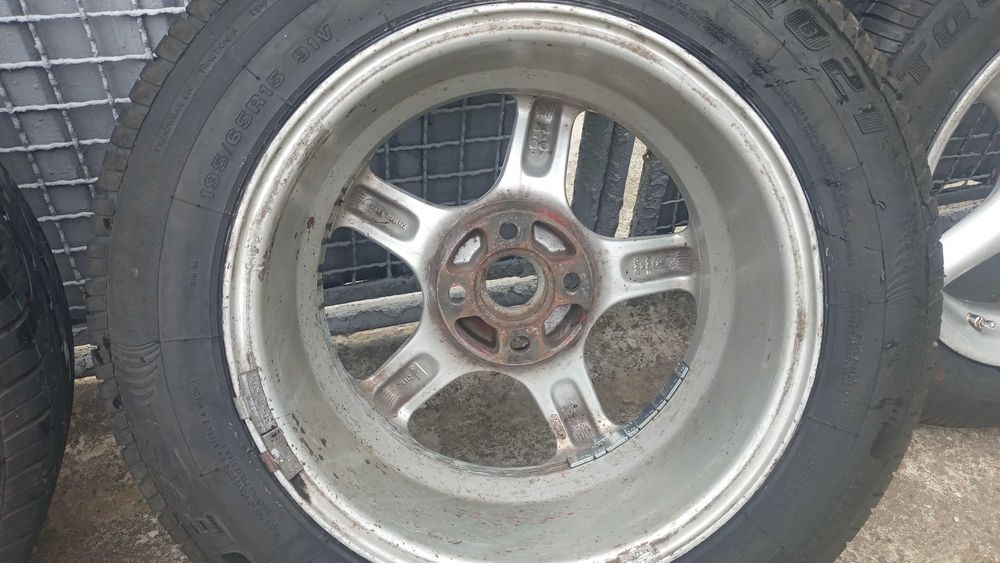 Автомобiльнi шини