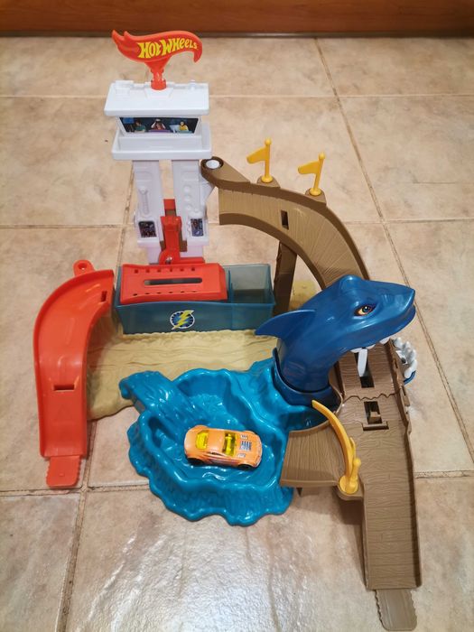 Трек Hot Wheels Охота на акулу