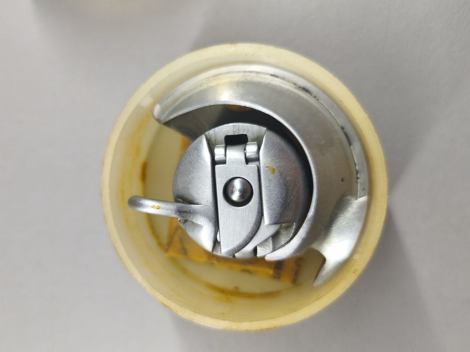 Челнок для швейної машинки