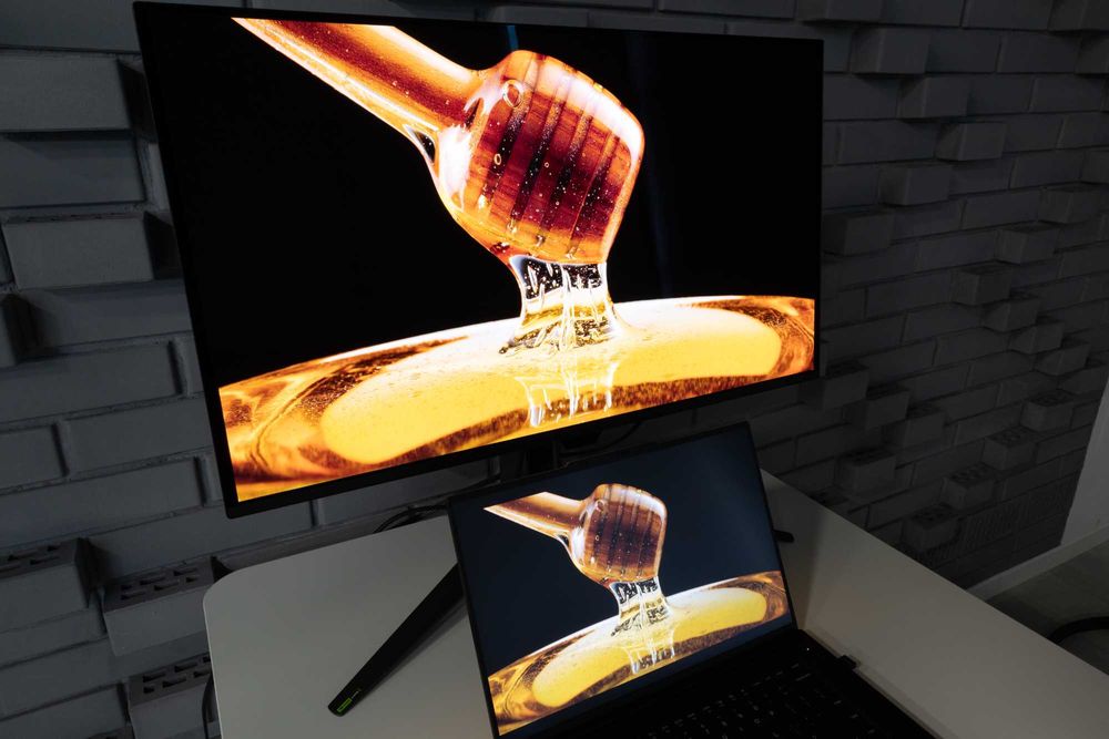 Монітор ASUS ROG Swift OLED PG32UCDMR з нюансом у антибліковому покритті