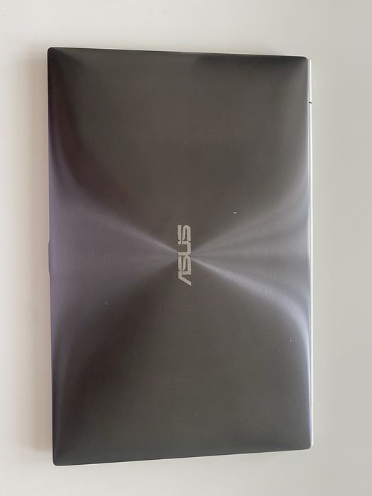 ASUS Zenbook UX21A / i5 / 4GB RAM / SSD 128GB / Sprawny + Etui i Zasilacz