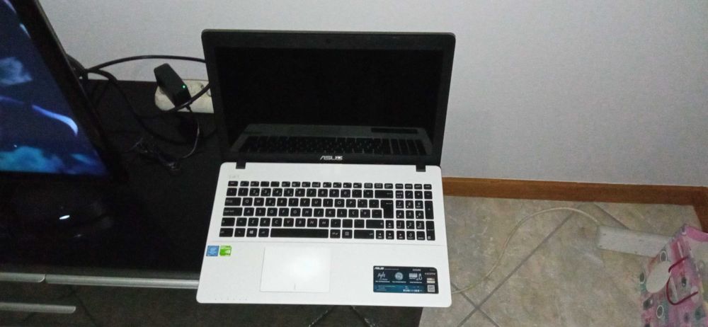 Portátil Asus - Rigorosamente impecável