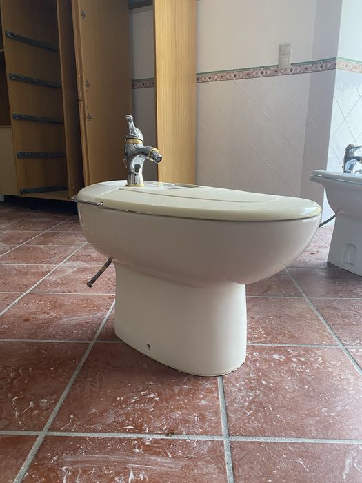 Bidé da marca Gala com torneira