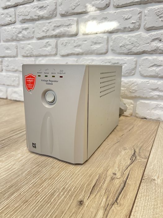 Стабілізатор напруги Defender AVR Real 1500VA.