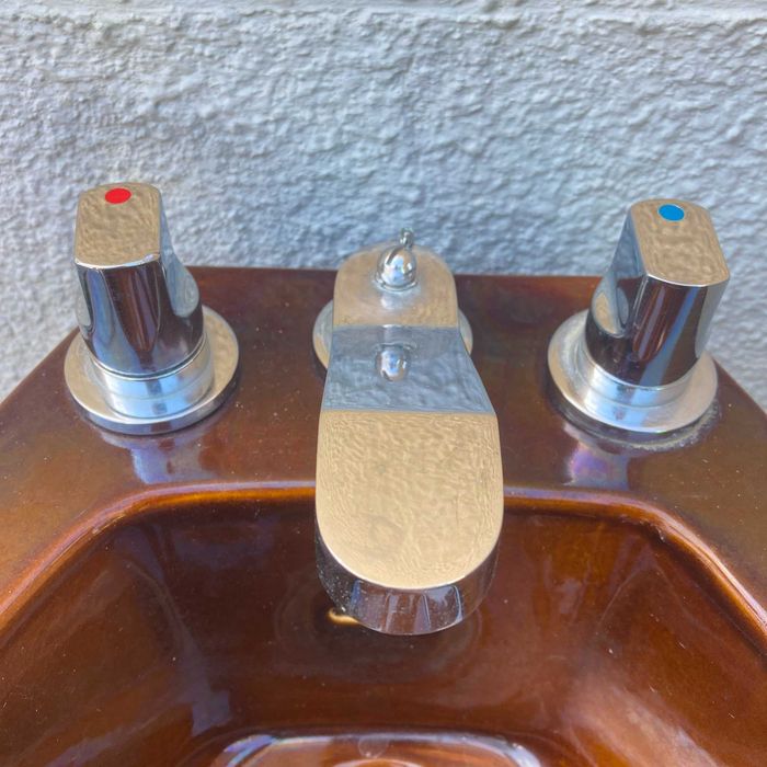 Loiças Sanitárias Castanhas (Anos 80)