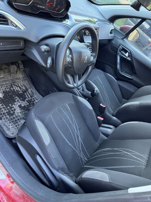 Peugeot 208 1.4 VTi 2012