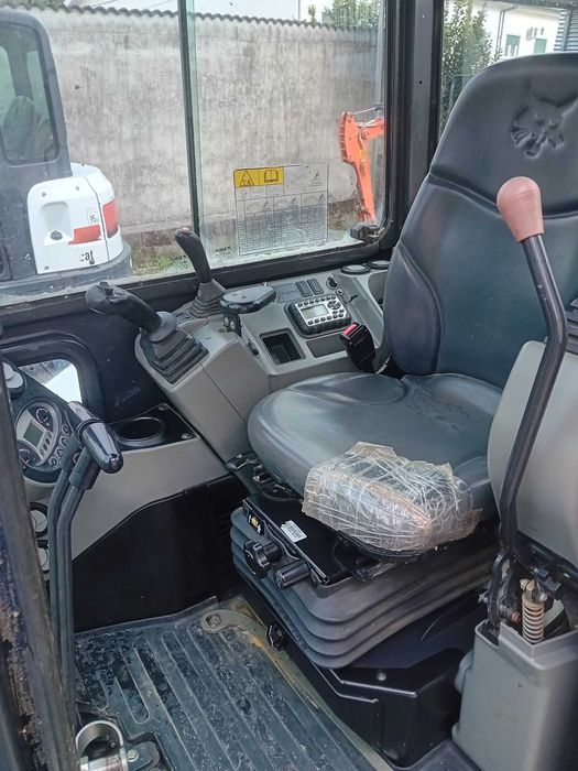 Mini Giratória / Mini Escavadora Bobcat E50