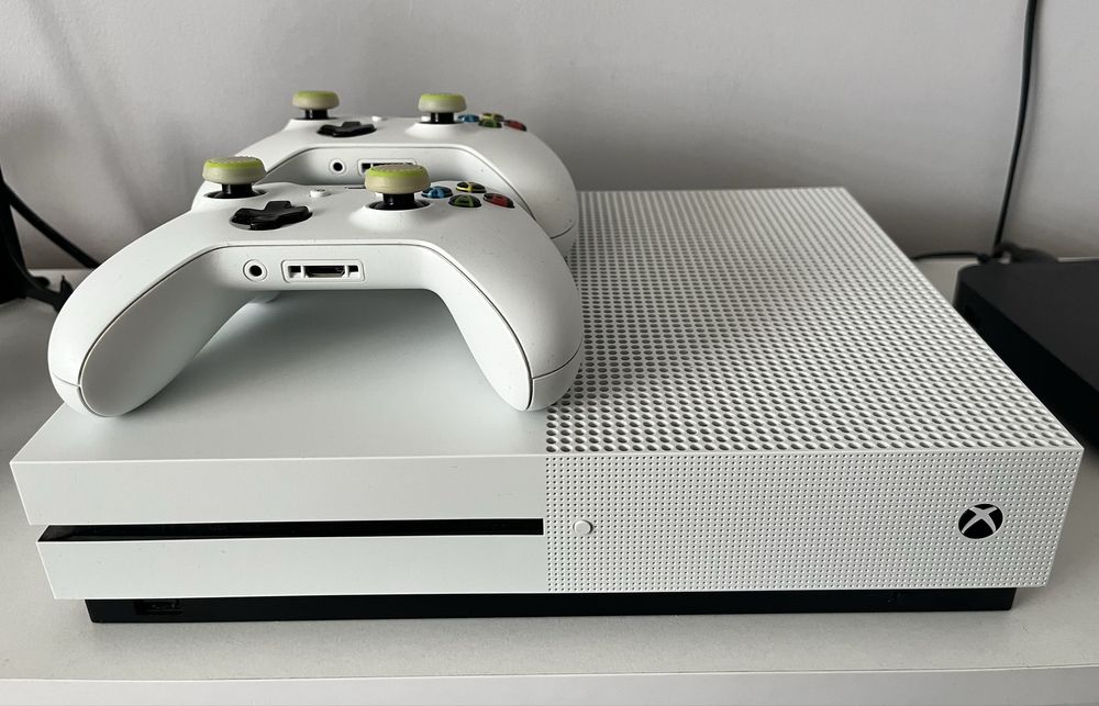 Xbox one S dwa pady