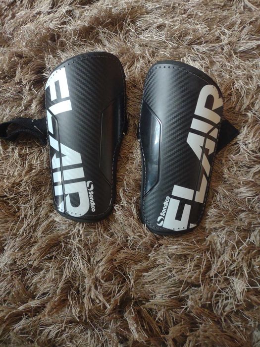 Ochraniacze  sportowe  SONDICO  FLAIR  M  Na nogi