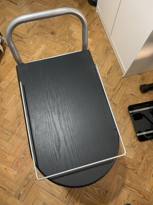 Carrinho/ bar em bom estado