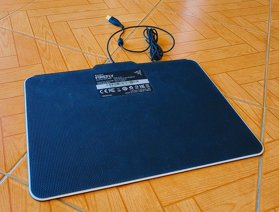 Tapete de rato "Razer Firefly Chroma Gaming Mouse Mat RZ02-0135"