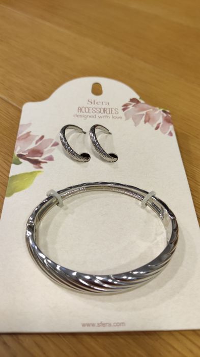 Conjunto de brincos e pulseira Sfera